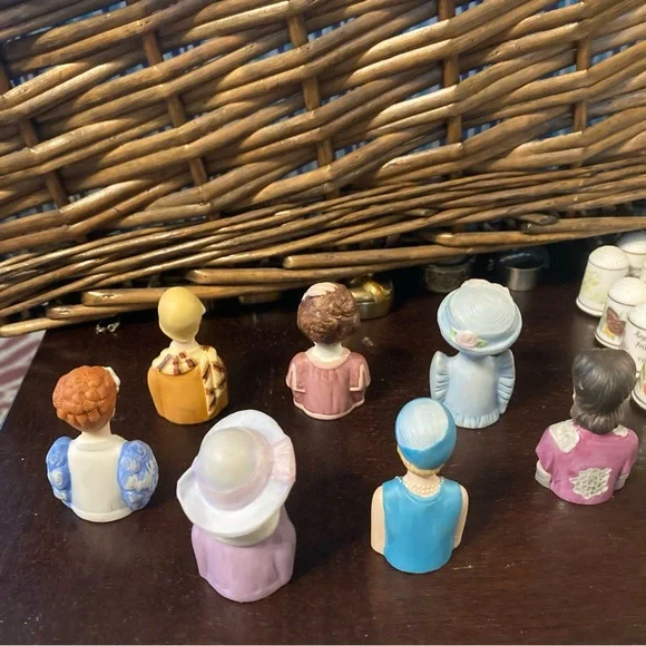 Lot of 7 Avon Porcelain Lady Bust Thimbles 1982–1984 Vintage Collectible Set - Picture 3 of 4